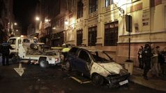 Arde un coche en plena calle del Orz�n