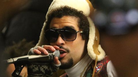 Bad Bunny, en una actuaci�n en el metro de Nueva York para el programa de Jimmy Fallon