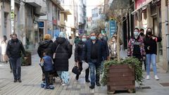 Imagen de la calle peatonal de Ribeira, concello en el que hay 26 positivos detectados en 14 d�as