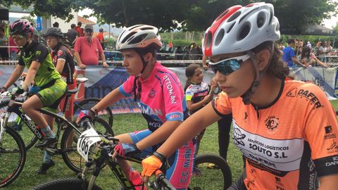 Mini BTT Maceda.La prueba se disput� en el entorno de las piscinas municipales de Maceda.