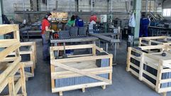 Foto de archivo en una nave de elaboracin de pizarra en Valdeorras.