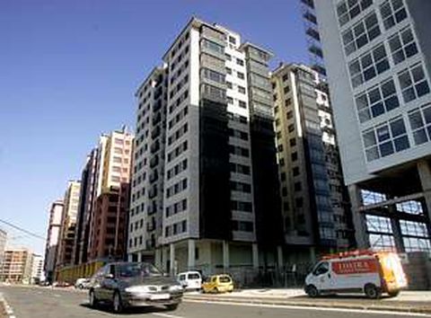 Vista de uno de los edificios que Construcuatro levant en el barrio de Navia, en Vigo