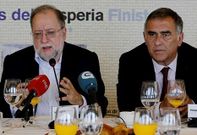 Rivas, a la izquierda, junto al presidente de la Asociaci�n de la Prensa coru�esa Manuel Gonz�lez. 
