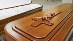 Imagen de archivo de dos cajas f�nebres.