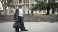 P�rez Sampayo, ante el edificio del campus donde estaba la escuela de enfermer�a.