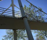 Oleiros. El centro universitario de Bastiagueiro est� situado en una finca perfectamente cuidada, situada cerca de la playa y con unas instalaciones en buen estado, a excepci�n de la pasarela peatonal de acceso.