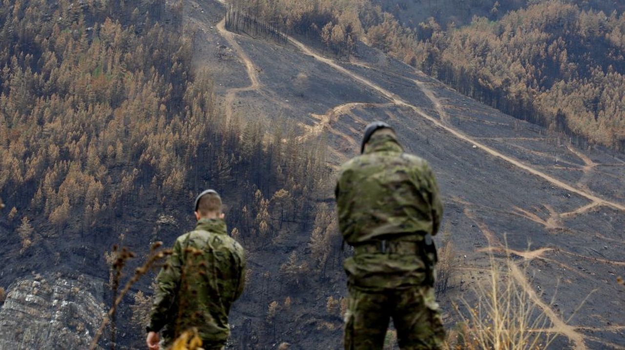 El Ministerio para la Transición Ecológica anuncia un plan para impedir que la ceniza de los incendios llegue a los ríos gallegos