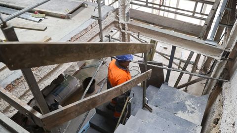 Edificio del centro durante obras de rehabilitaci�n, en una foto de archivo.
