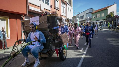 Entierro de la Cunca en Praia Xard�n (Boiro)