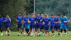 La plantilla del Oviedo entrenando en El Requex�n