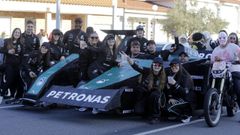 Uno de los grupos participantes en el desfile de carrozas