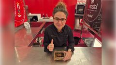 Sheila Barbeito, jefa de cocina de Roots, con su tapa, bautizada Bgoas de carballeira