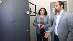 Bel�n do Campo y Esteban Ares visitan las mejoras en la piscina de Lousame