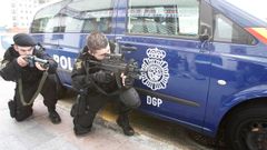 Una comparsa disfrazada de policas demasiado real alarma a vecinos de A Corua y obliga a intervenir a los agentes de verdad. Acaban detenidos