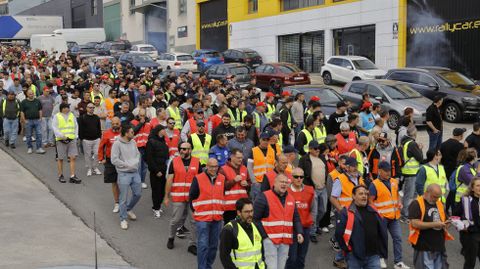 Entrada de manifestantes al pol�gono coru��s de Bergondo.