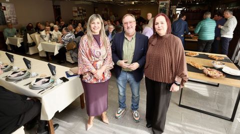 Marcial, entre las alcaldesas de Vimianzo (M�nica Rodr�guez) y Camari�as (Sandra Insua)