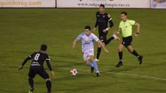 Germ�n Cid Camacho arbitrando un choque entre el Compos y el Racing en el 2021.