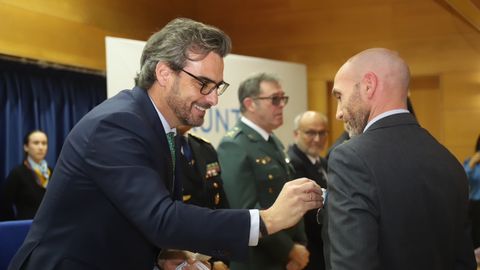 El conselleiro de Presidencia, Diego Calvo, durante la imposici&oacute;n de condecoraciones celebrada hoy viernes en A Estrada.