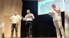 Manuel Faria (BNG), Jacobo Prez (PSOE) y Fernando Prez (PP), en la reunin informativa sobre la variante oeste celebrada en el Auditorio de Caldas