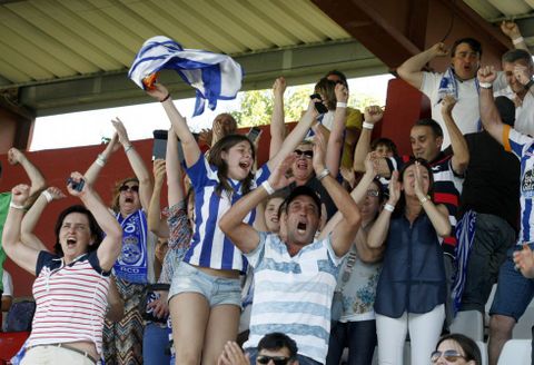 El comportamiento de los familiares en la grada es una de las preocupaciones de los clubes. 