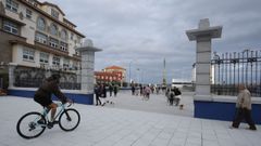 El muelle de Calvo Sotelo est� abierto desde este martes a los ciudadanos, que ya pasean por la zona