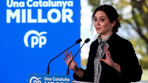 La presidenta de la Comunidad de Madrid, Isabel D�az Ayuso, particip� este s�bado en un mitin en Barcelona para apoyar al candidato del PP catal�n, Alejandro Fern�ndez