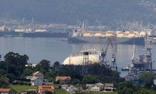 <span lang= es-es >Reparaciones, la otra cara de la moneda</span>. Mientras el negocio de construcci�n naval cojea, el de reparaci�n de buques va viento en popa y emplea estos d�as a 1.000 operarios en varios barcos. 