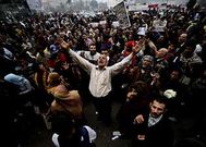 Las protestas contin�an en la plaza Tahrir.