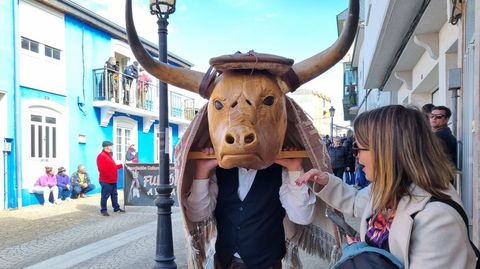 O touro non faltou no desfile de Viana do Bolo.