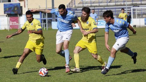El partido entre ribadenses y pontevedreses fue muy f&iacute;sico. 