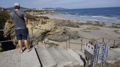 Acceso cortado a la playa de San Bartolo, en Barreiros, por desprendimientos