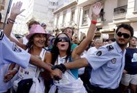 La Polic�a Local pone doce agentes, pero la Nacional desplazar� a un centenar de efectivos. 