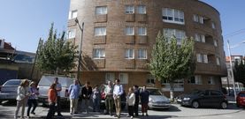 Los vecinos se quejan de que nadie les inform� a tiempo de los problemas del edificio �Pintos� y que no se les da alternativa al derribo. 