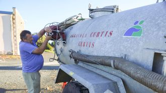 La Cooperativa de Vilaboa cede su cisterna para rellenar pozos
