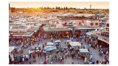 Jem�a el Fna, la plaza que ve�a Goytisolo desde el caf� de la France, en Marrakech.