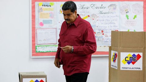 Maduro fue el primero en votar en su colegio electoral