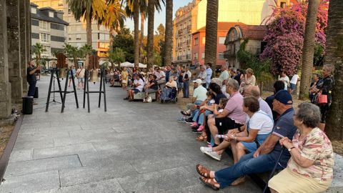 Actos para divulgar el toque manual de campanas en la Praza das Palmeiras, en Caldas de Reis