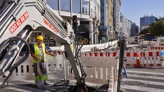 Obras de remodelaci�n de los Cantones a la altura de la plaza de Mina, donde se plantar� un olmo.
