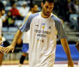 Rudy, que no jug�, con la camiseta del homenaje