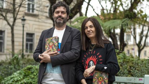 Luismi Cruz e Ledicia Costas co seu novo libro  