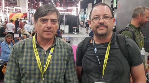 Luis Delgado y Ricardo Ramiro, de Liquid Games, en la feria Gamescom de Alemania