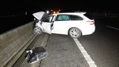 Uno de los vehículos implicados en el accidente de este domingo por la tarde. Circulaba correctamente en dirección a Carballo.