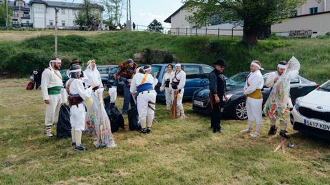Vibomask reactivó el entroido.Cuarenta y siete grupos de España y Portugal participaron en el desfile de la mascarada ibérica en Viana do Bolo y Vilariño de Conso