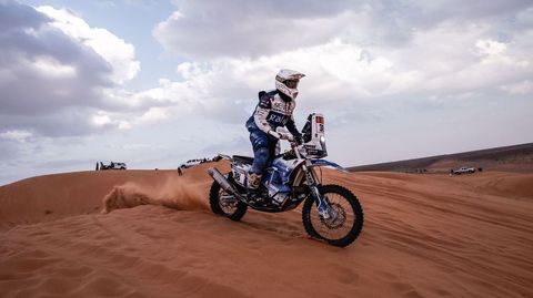 Eduardo Iglesias, con su moto en la edicin 2025 del rally Dakar