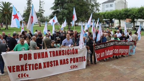 Protesta ante o Concello de As Pontes