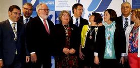 Autoridades y directivos de Anfaco rodean a los galardonados con las medallas que entrega anualmente la patronal conservera.