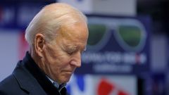El escandalo tiene lugar mientras Joe Biden se lanza a buscar a su compa�era de candidatura