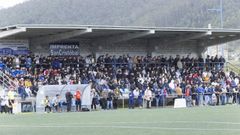 La grada del campo Rogelio Mart�nez, de Laxe, en una foto de archivo.