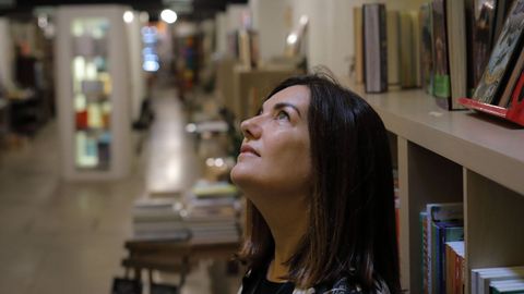 ledicia.A escritora viguesa Ledicia Costas � autora de novelas como��Infamia�, da que se ultima a estrena en HBO para este ano