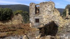 Ru�nas do antigo mosteiro beneditino de San Clodio de Ribas de Sil, fundado hai arredor de mil anos e abandonado tras a Desamortizaci�n do s�culo XIX